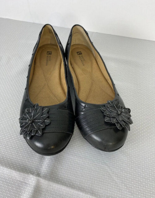 White Mountain Flats Womens 9.5 Shoes Black Leather Slip Ons Flower Accent